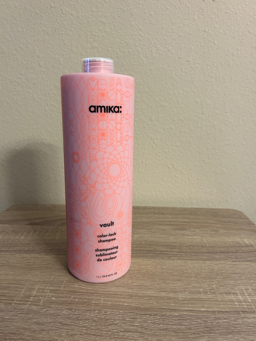 Amika salon level shampoo Vault Color-Lock Shampoo Bottle